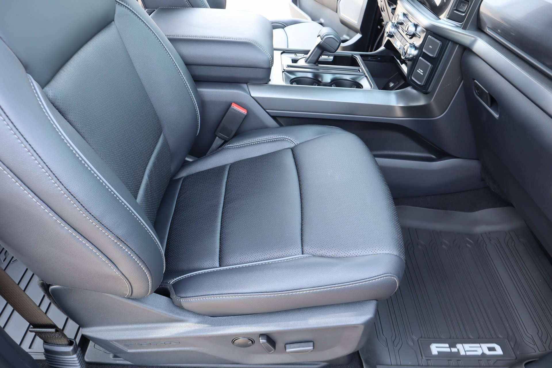 New 2025 Ford F150 Lariat w/ FX4 Off-Road Package image 15