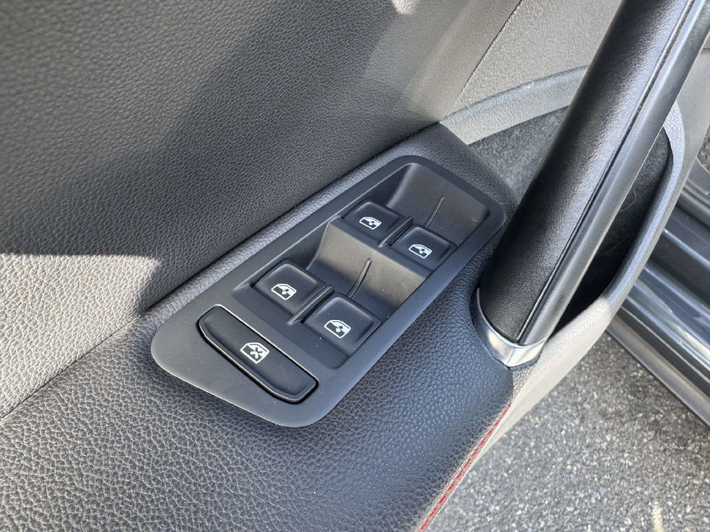 Used 2018 Volkswagen GTI Autobahn FWD image 17