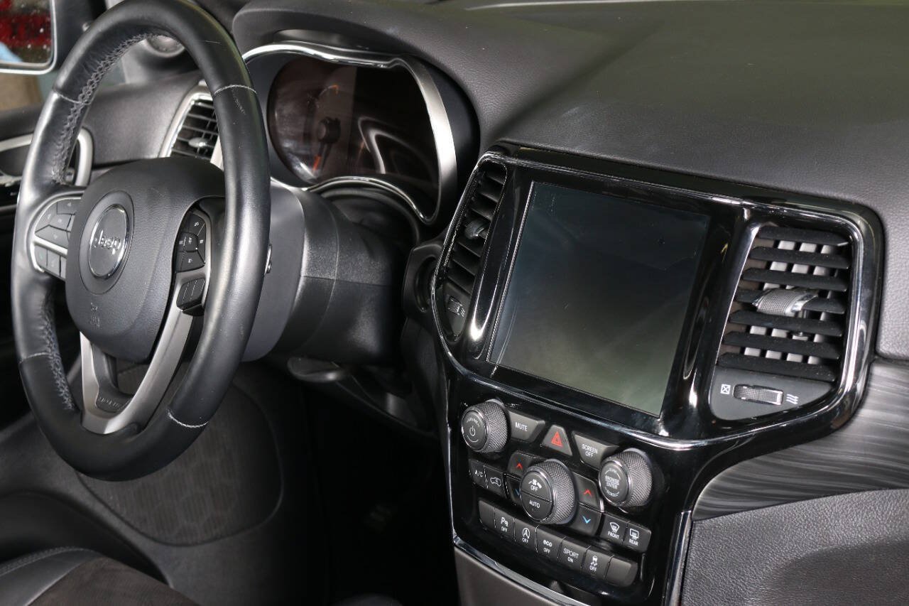 Used 2020 Jeep Grand Cherokee Altitude RWD image 37