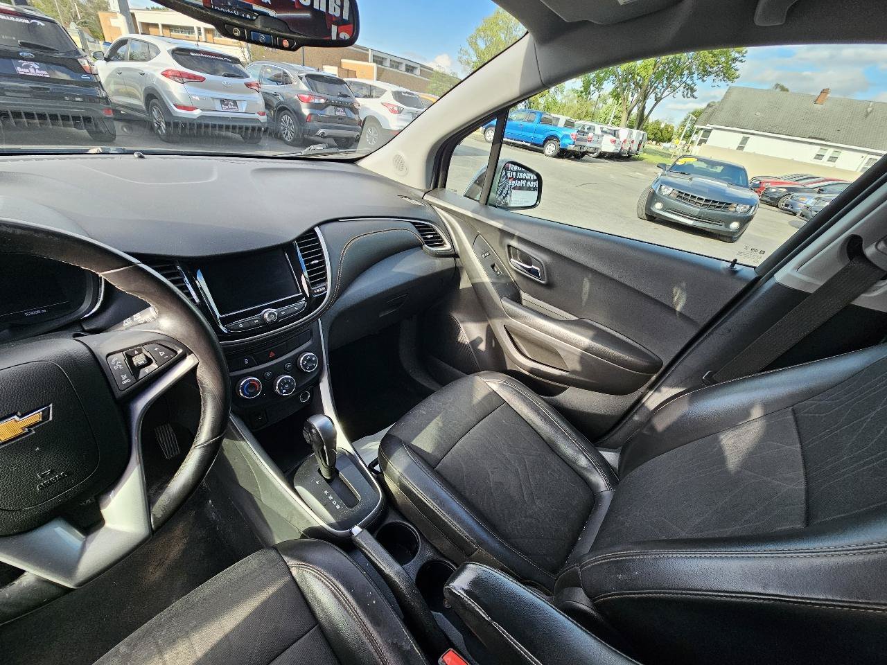 Used 2020 Chevrolet Trax LT w/ LT Convenience Package AWD/4WD image 20