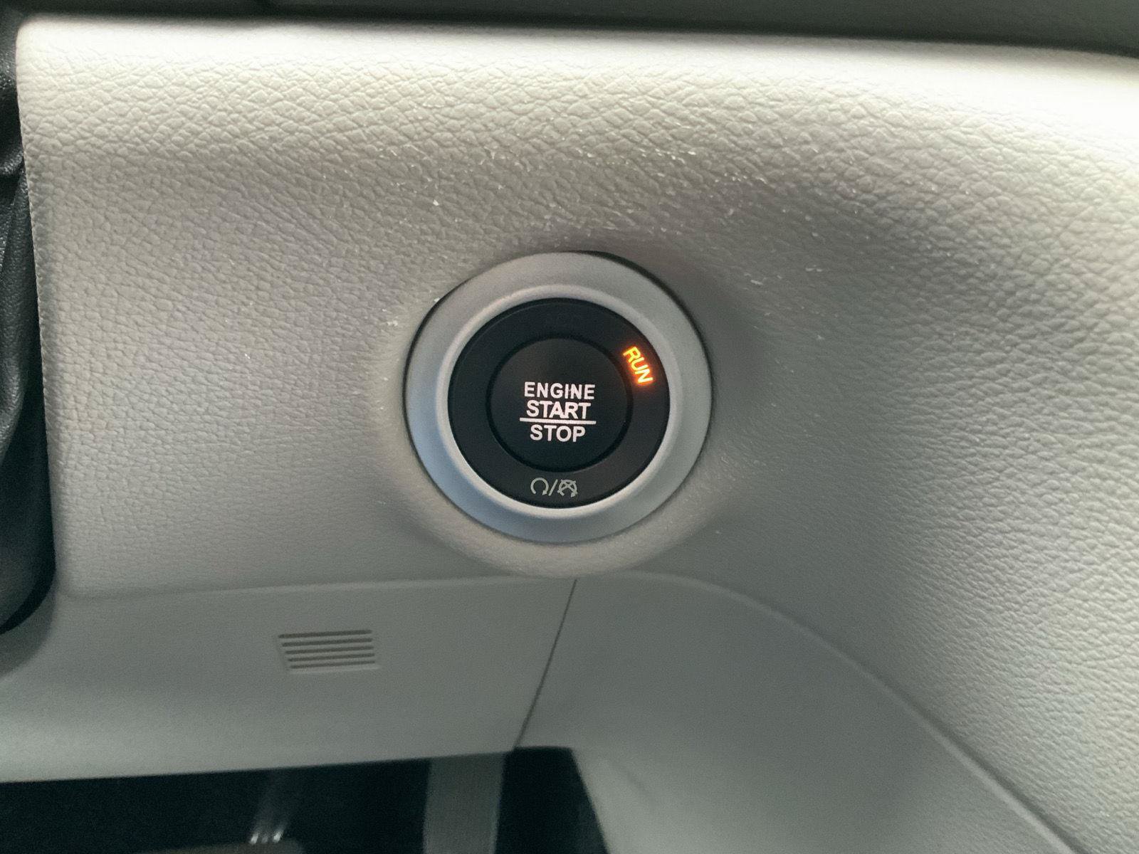 Used 2020 Chrysler Voyager Lxi FWD image 28