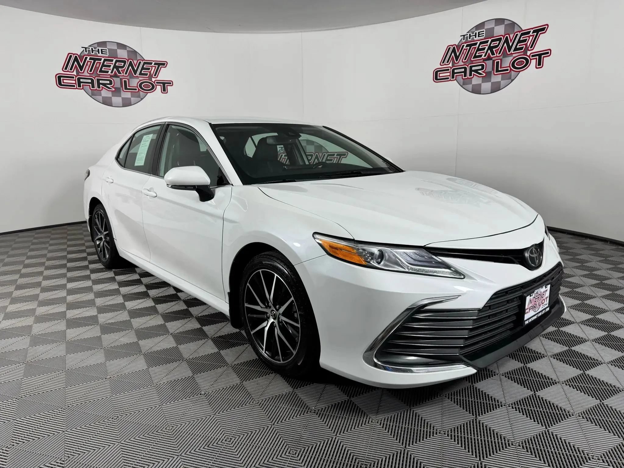 Used 2024 Toyota Camry XLE w/ Cold Weather Package AWD/4WD image 9