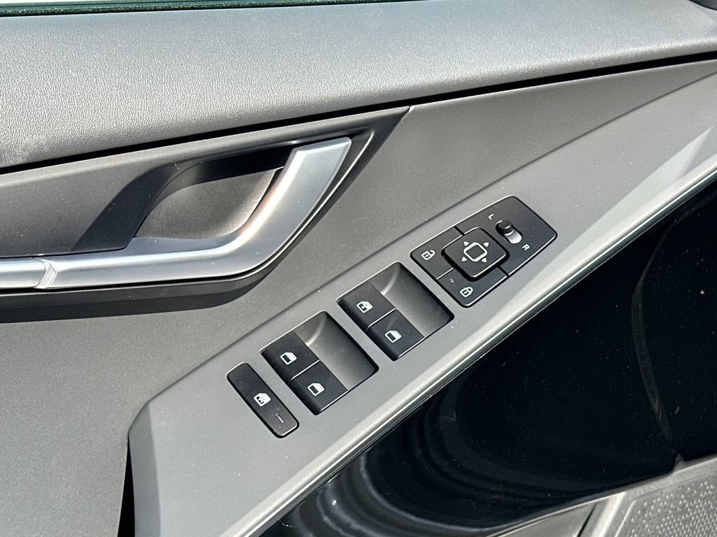 New 2026 Kia Niro EX FWD image 16