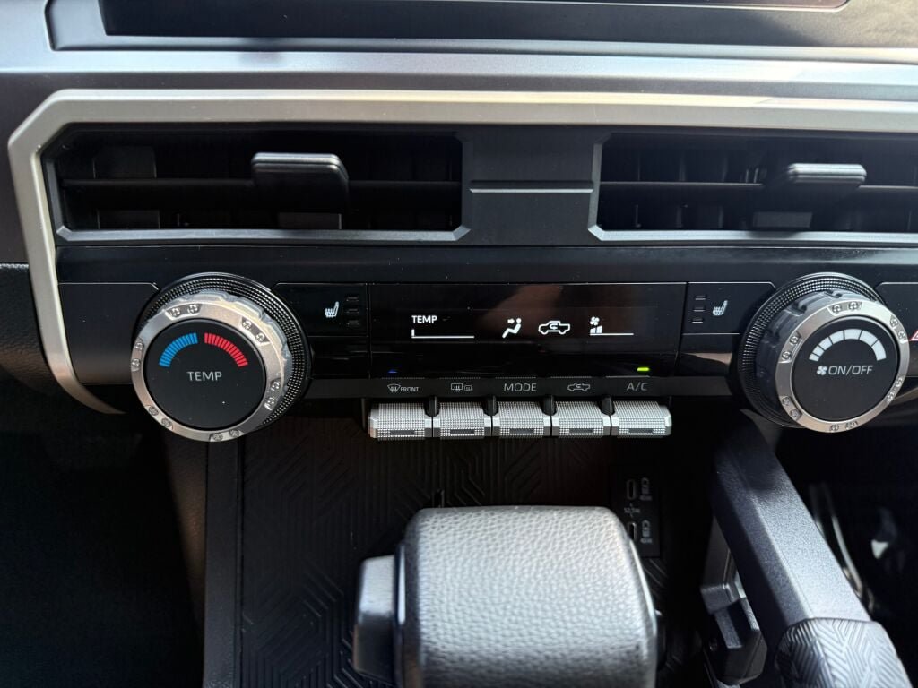 Used 2025 Toyota Tacoma SR5 AWD/4WD image 17
