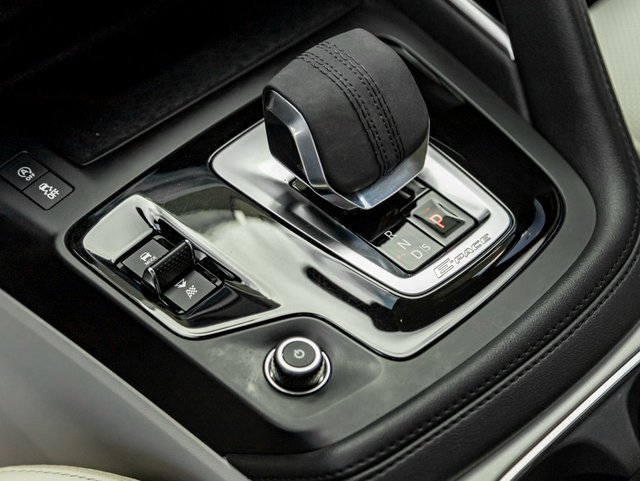 Used 2022 Jaguar E-PACE SE image 19