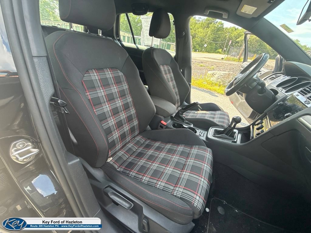 Used 2018 Volkswagen GTI SE FWD image 38