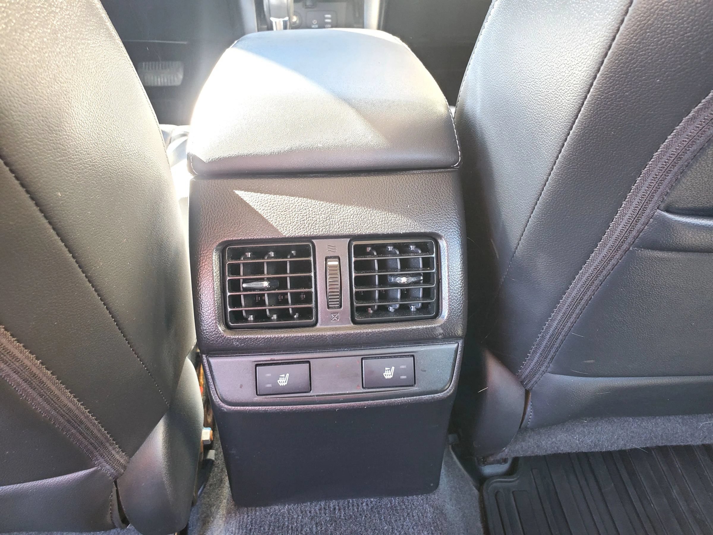 Used 2015 Subaru Legacy 3.6R Limited AWD/4WD image 31