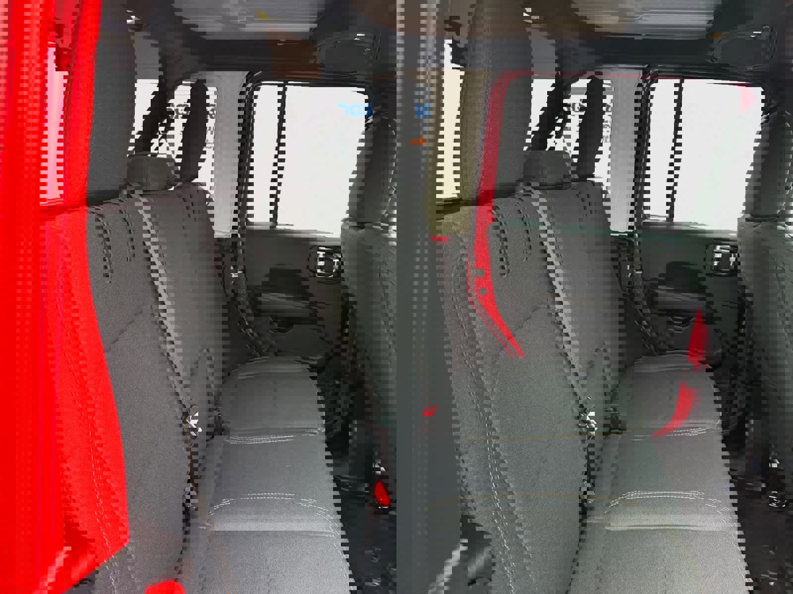 Used 2025 Jeep Wrangler Sahara image 18