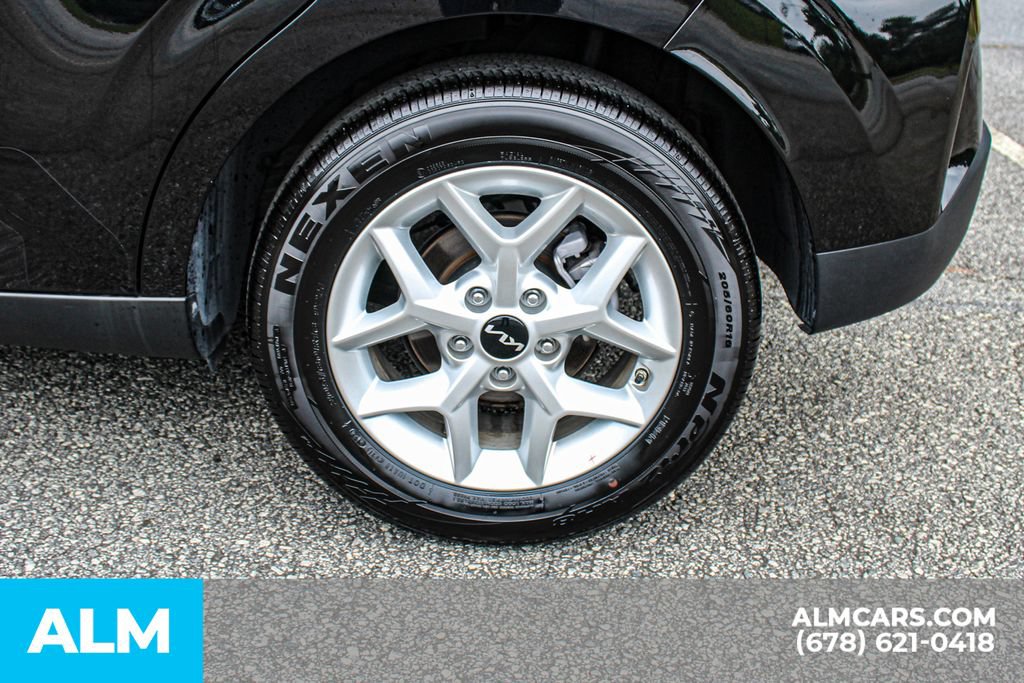 Used 2025 Kia Soul LX w/ LX Technology Package FWD image 16