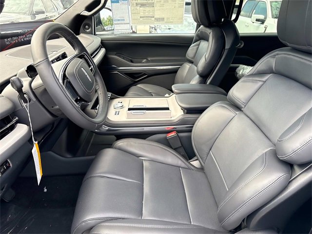 New 2025 Lincoln Navigator Reserve w/ Jet Appearance Package image 23