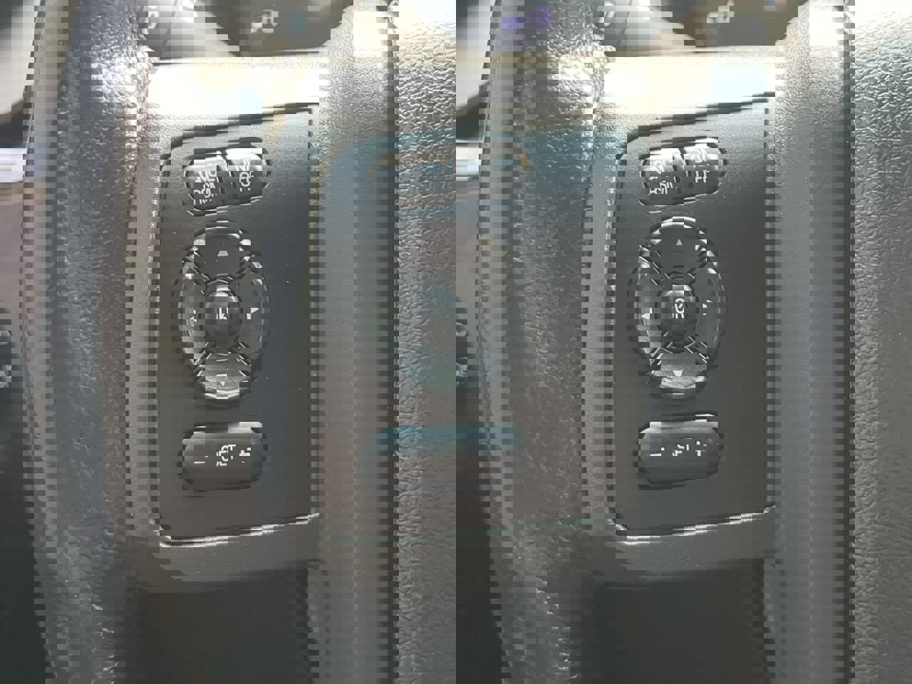 Used 2013 Ford F250 Platinum w/ FX4 Off Road Pkg image 23