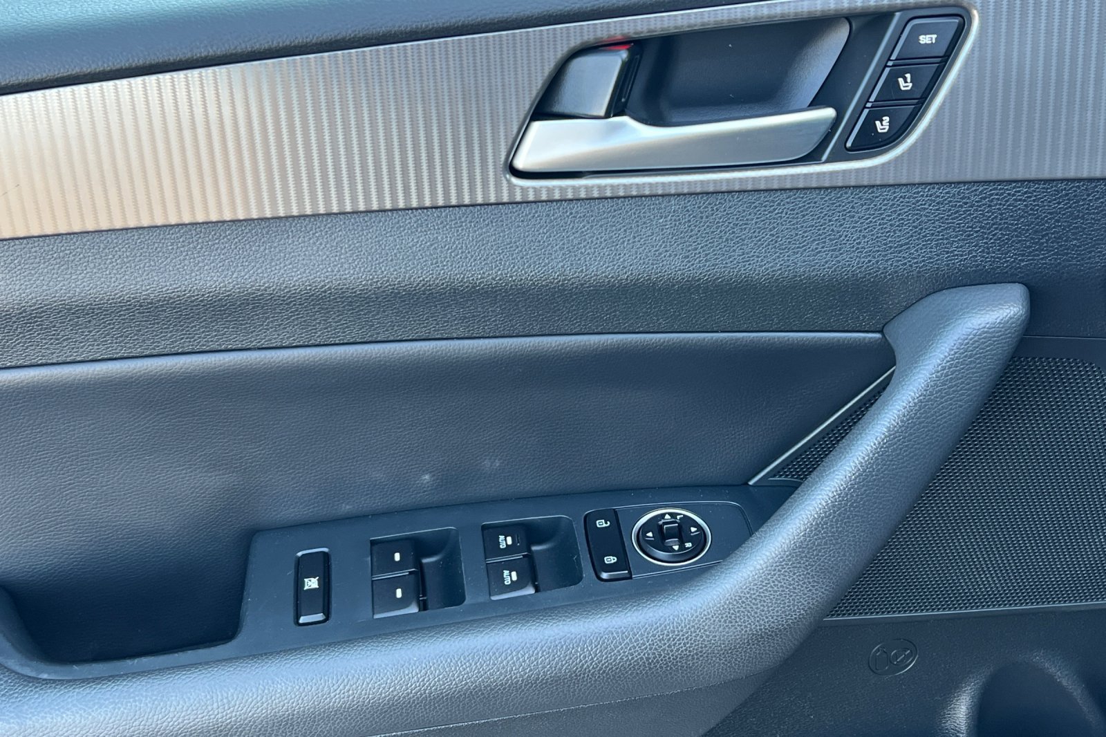Used 2019 Hyundai Sonata Limited FWD image 11