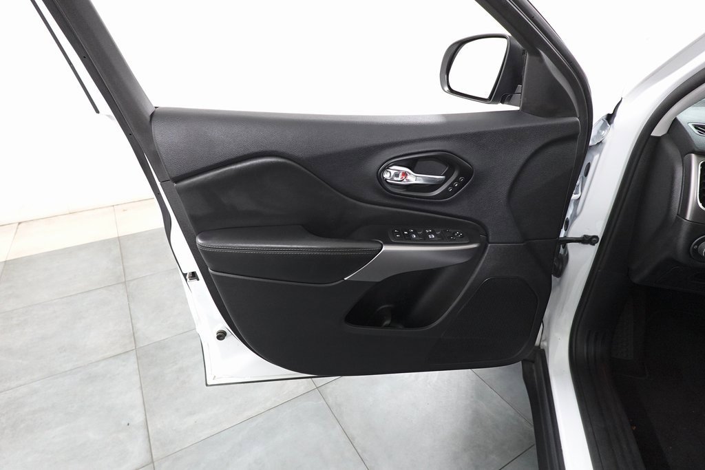 Used 2022 Jeep Cherokee Limited image 7