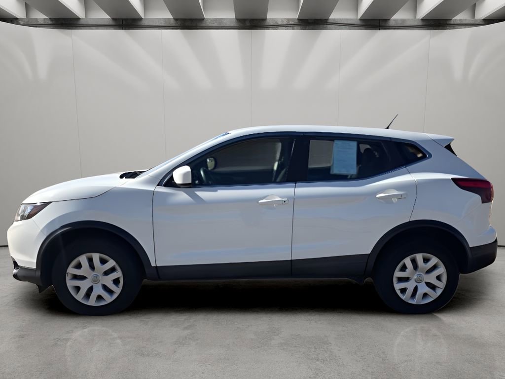 Used 2019 Nissan Rogue Sport S image 2