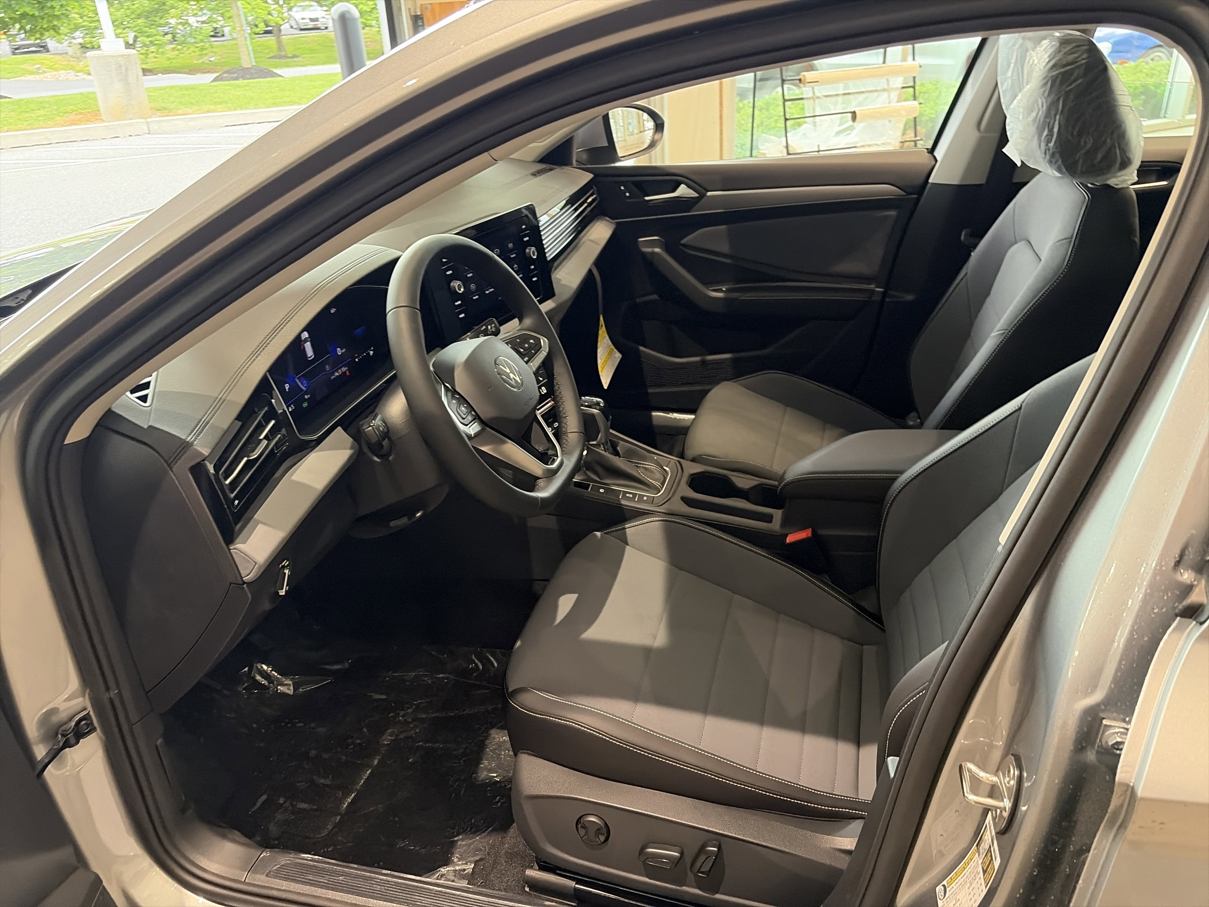 New 2026 Volkswagen Jetta SE FWD image 9