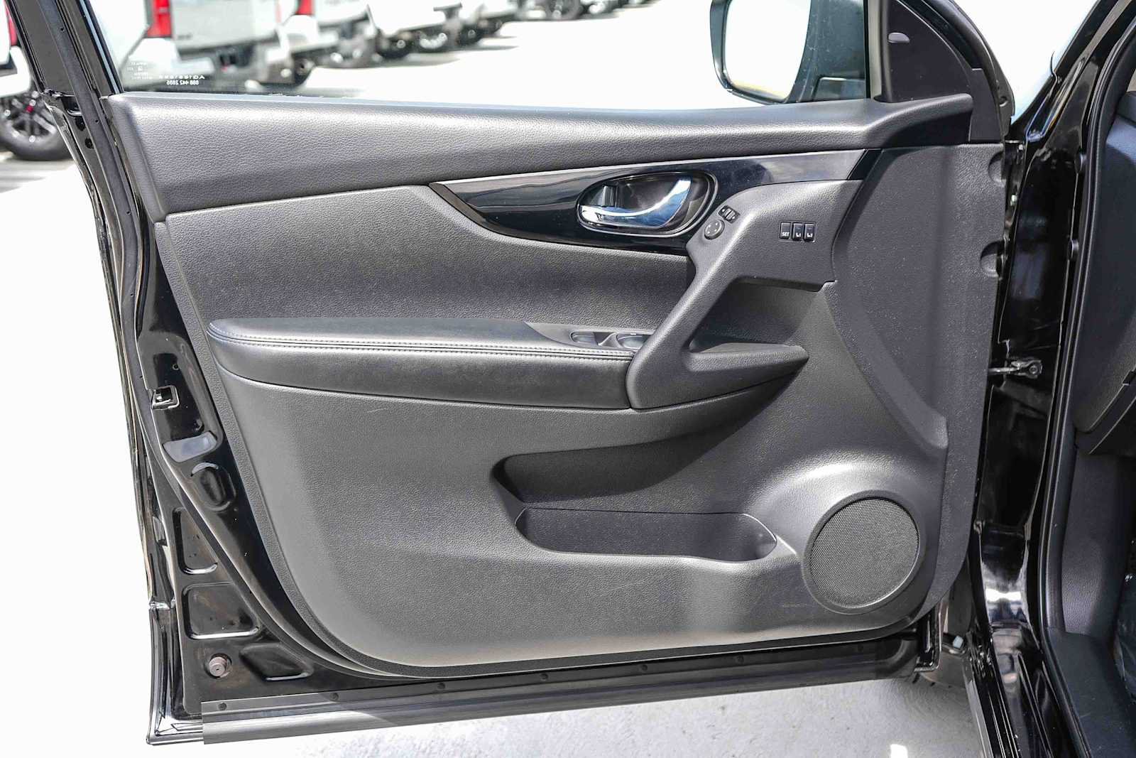 Used 2021 Nissan Rogue Sport SV w/ Technology Package FWD image 21