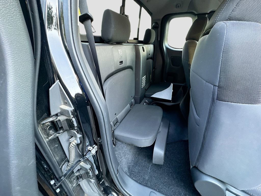Used 2025 Nissan Frontier SV w/ SV Convenience Package image 25