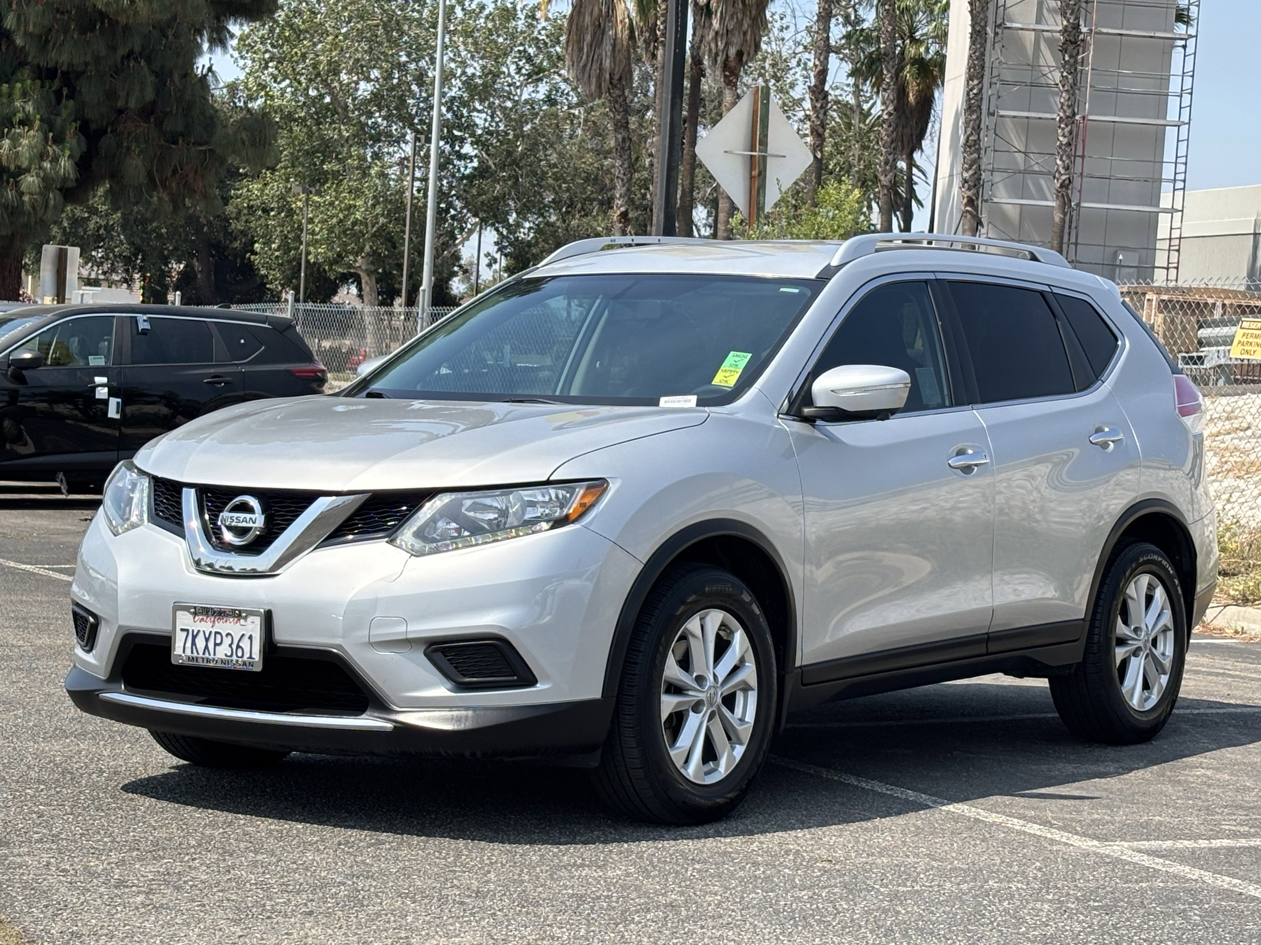 Used 2015 Nissan Rogue SV w/ SV Premium Package image 7