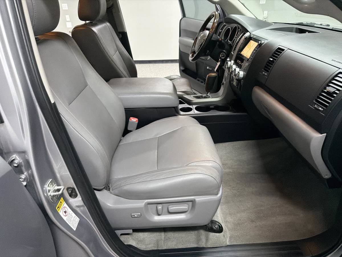Used 2010 Toyota Sequoia Platinum RWD image 37