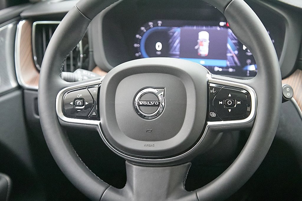 Certified 2023 Volvo XC60 B5 Ultimate image 29