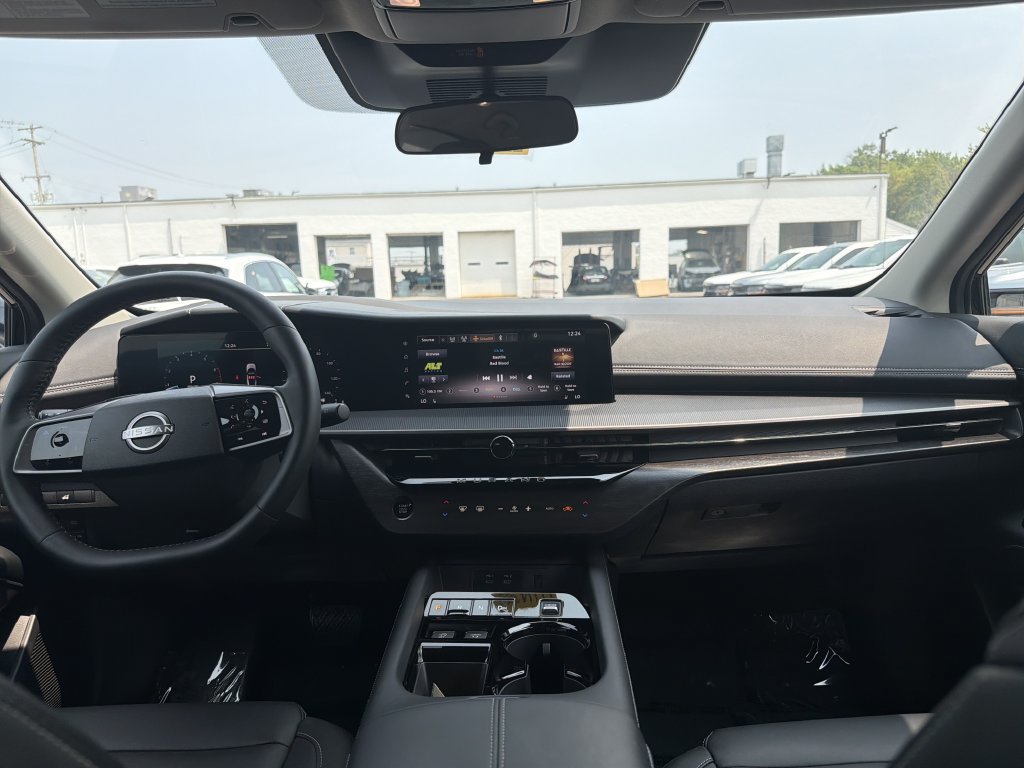 Used 2025 Nissan Murano SV AWD/4WD image 18