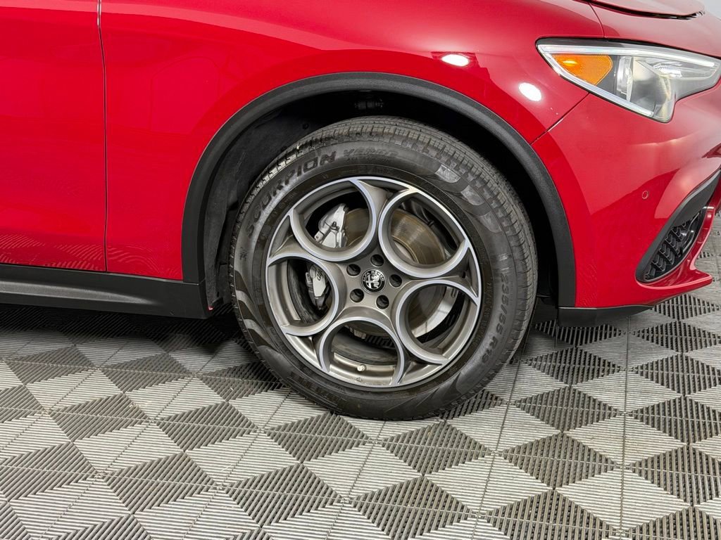 Used 2022 Alfa Romeo Stelvio Sprint image 11