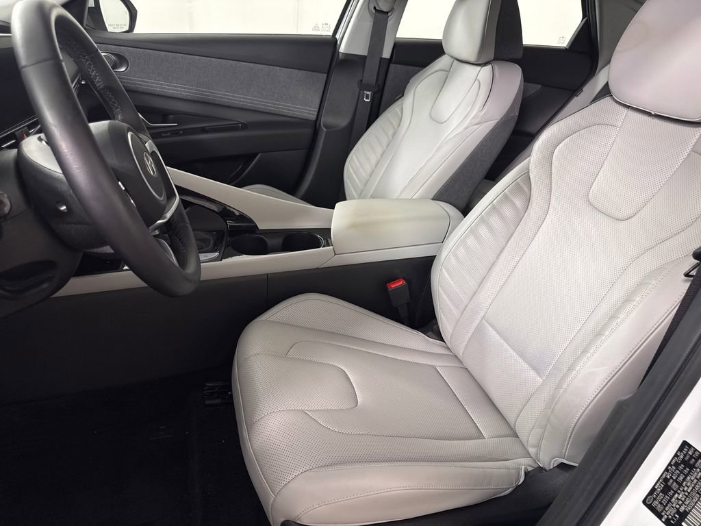 Used 2025 Hyundai Elantra Limited FWD image 13