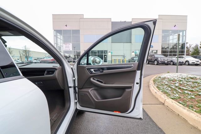 Used 2018 Porsche Macan AWD/4WD image 40