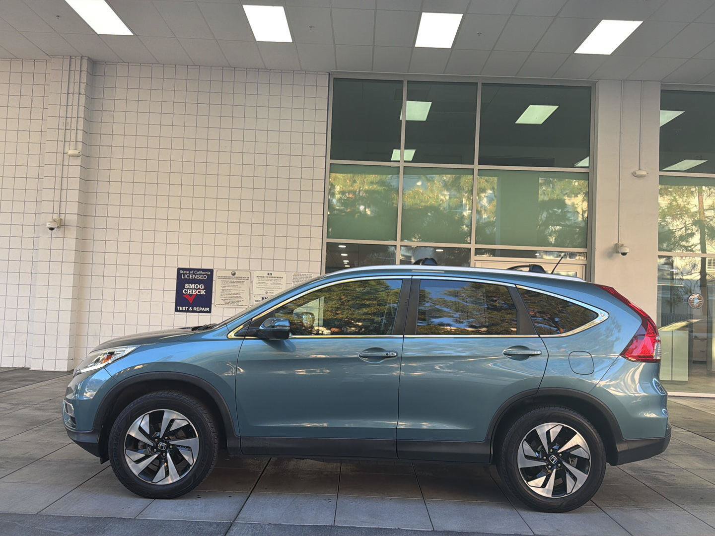 Used 2016 Honda CR-V Touring image 2