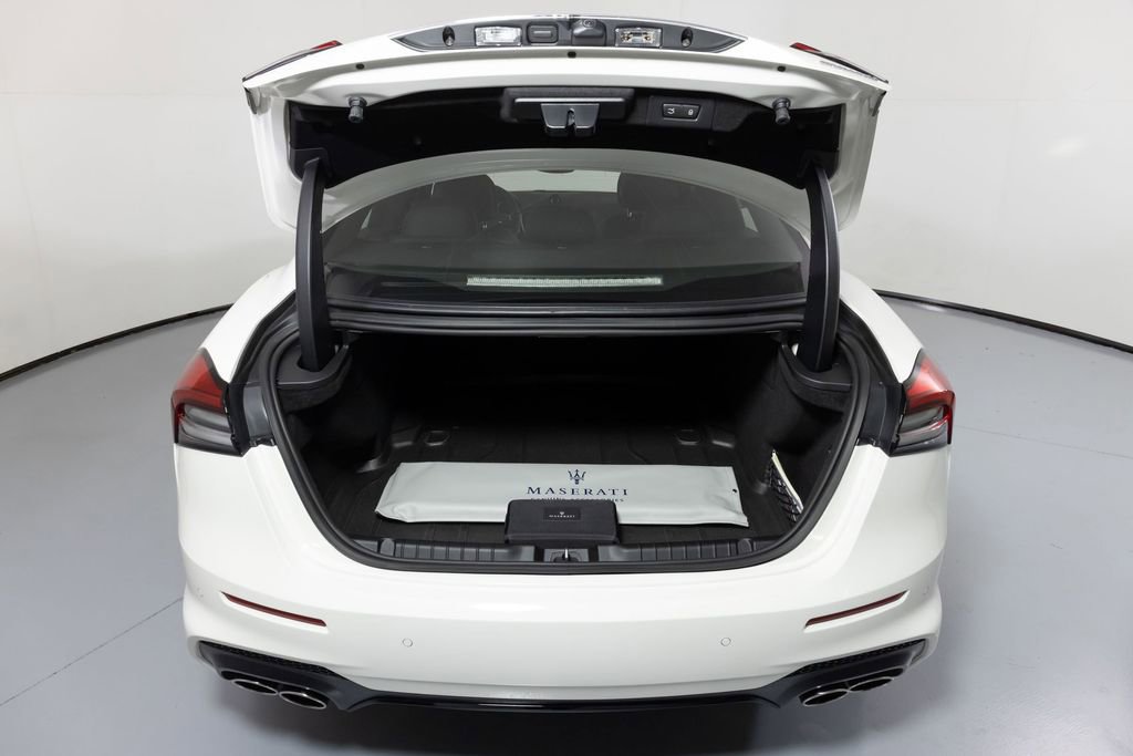 Used 2023 Maserati Ghibli Modena image 12
