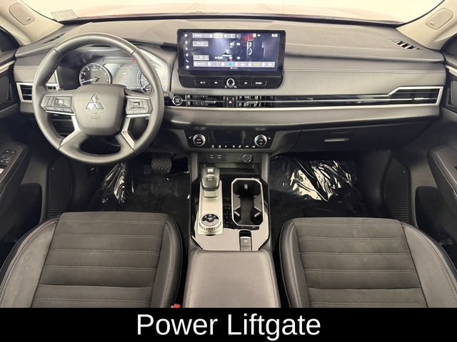 Used 2025 Mitsubishi Outlander AWD image 13