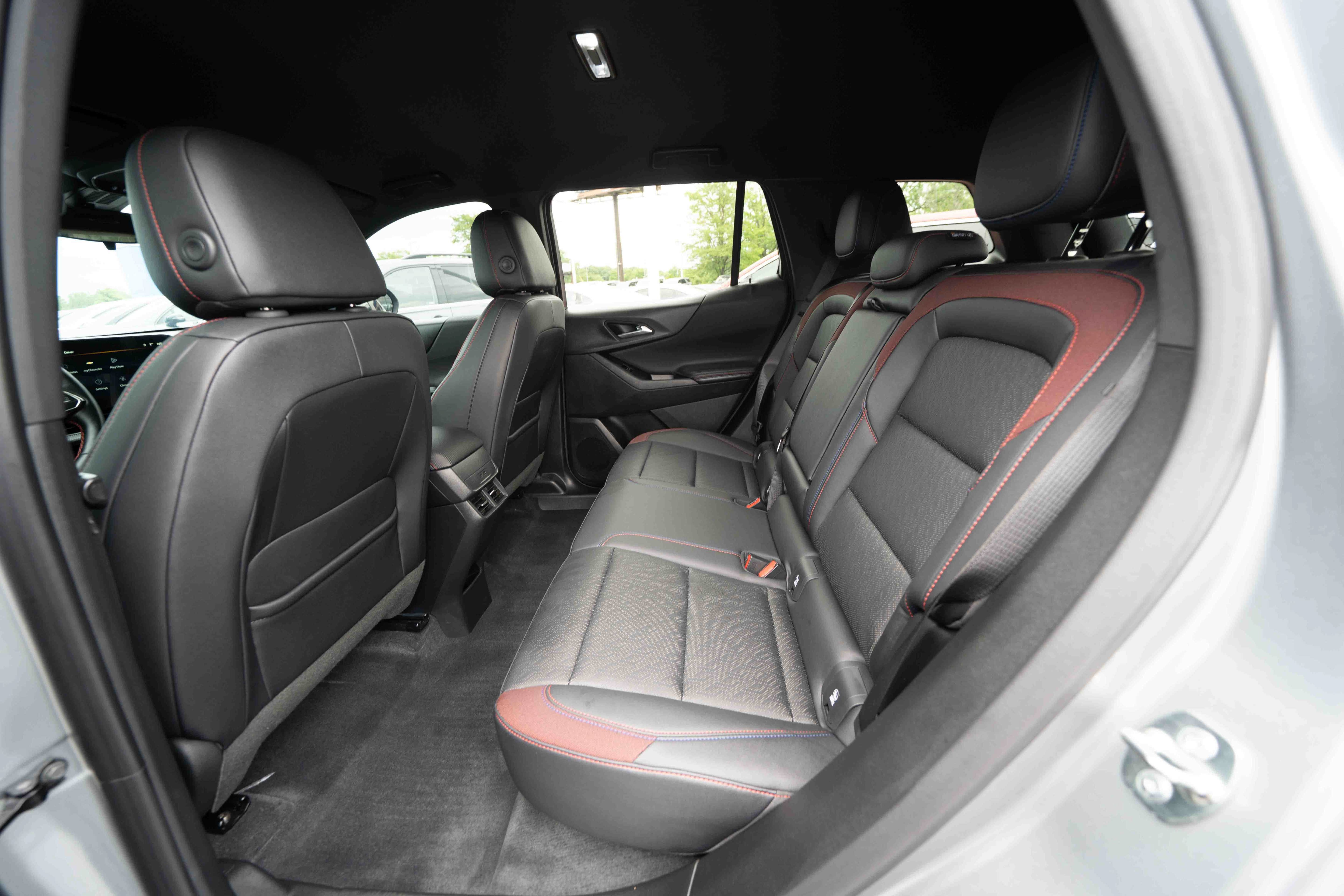 Used 2026 Chevrolet Equinox RS w/ LPO, Floor Liner Package AWD/4WD image 23