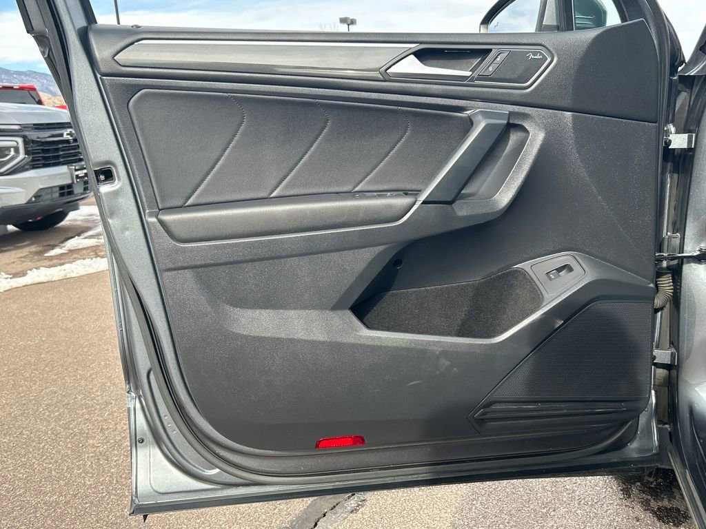 Used 2019 Volkswagen Tiguan SEL Premium R-Line w/ 3rd Row Seat Package image 28