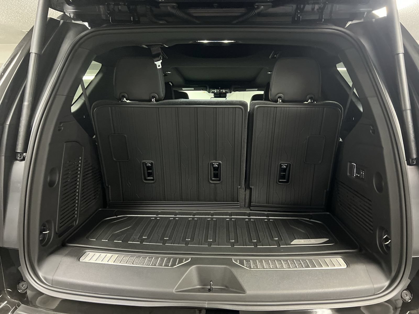 New 2026 GMC Yukon AT4 w/ AT4 Premium Package AWD/4WD image 48
