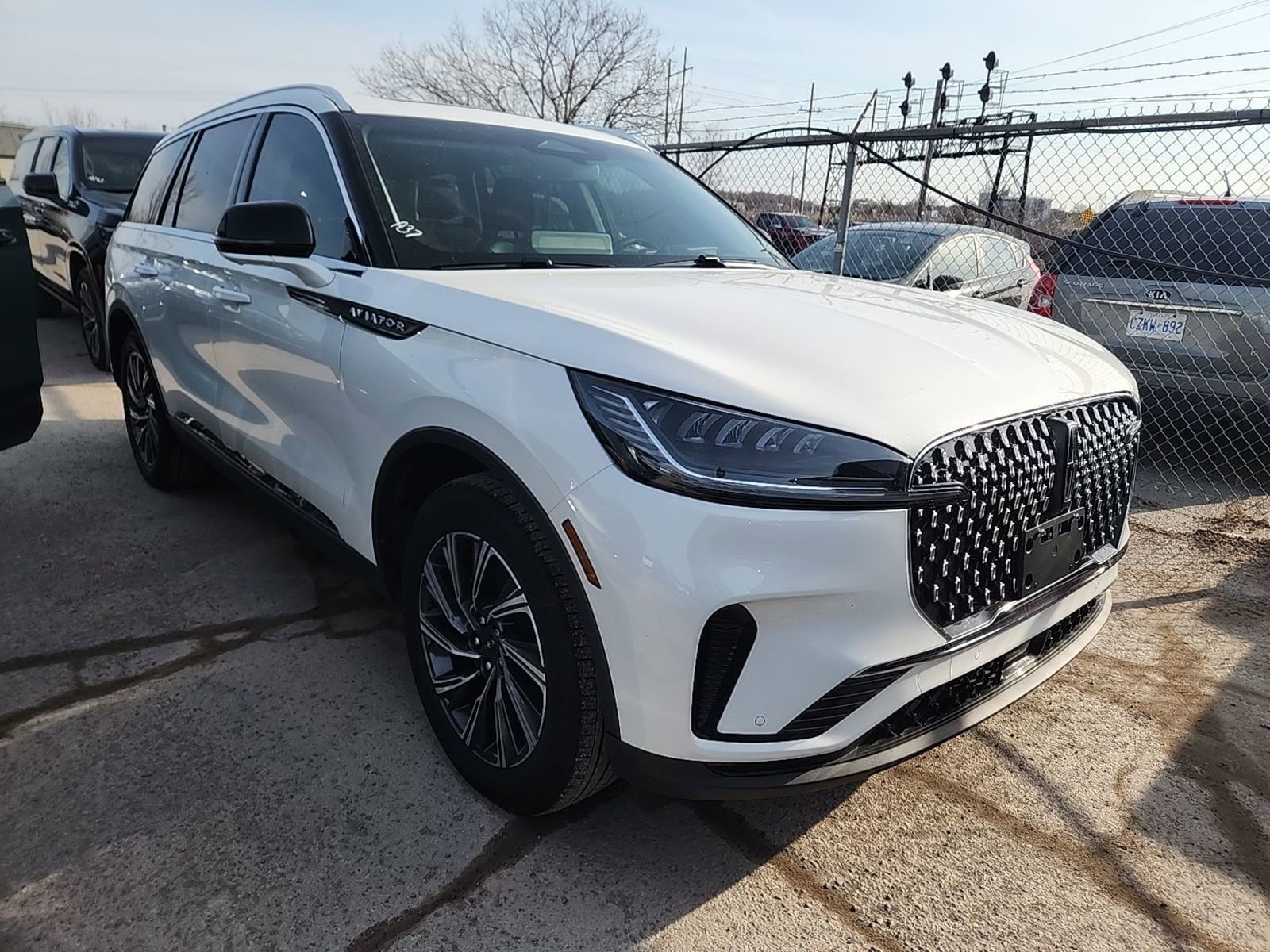 Used 2025 Lincoln Aviator AWD image 5