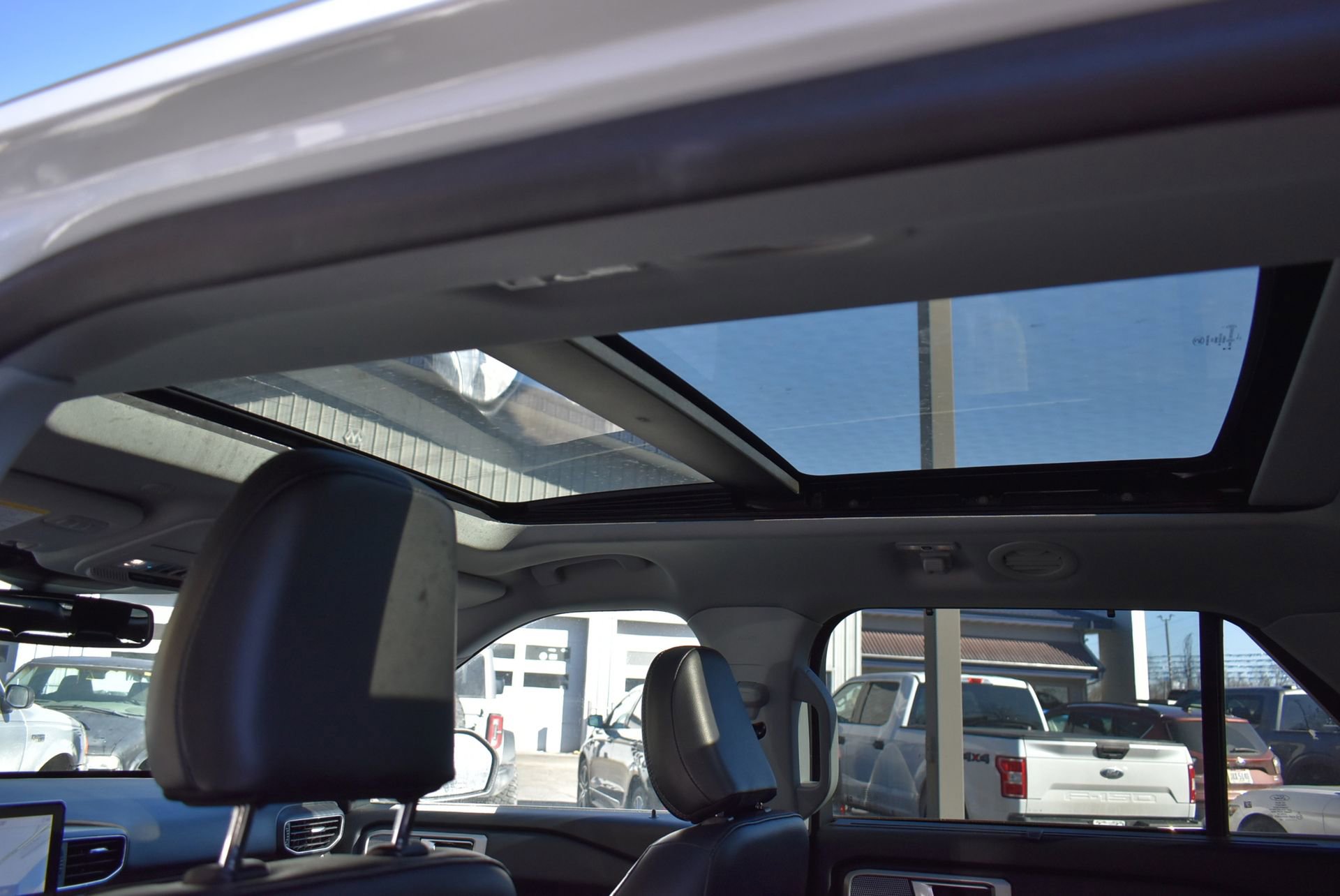 Used 2024 Ford Explorer Limited image 19