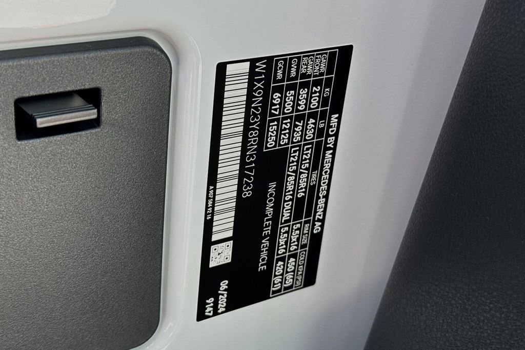 Used 2024 Mercedes-Benz Sprinter 4500 image 19