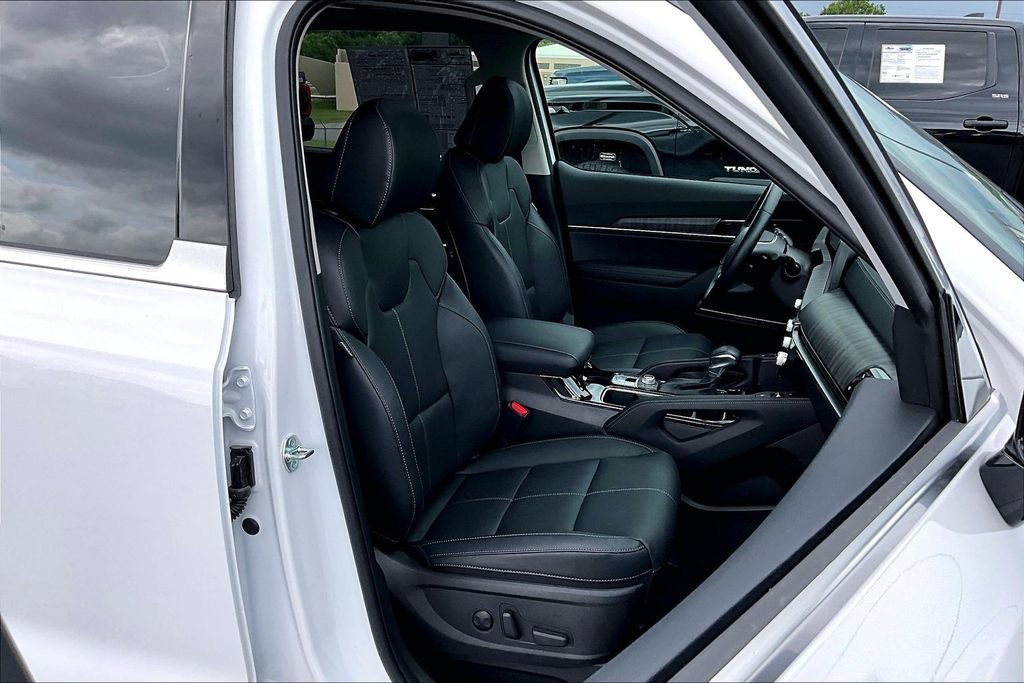 Used 2025 Kia Telluride SX w/ SX Captain's Chair Package AWD/4WD image 32