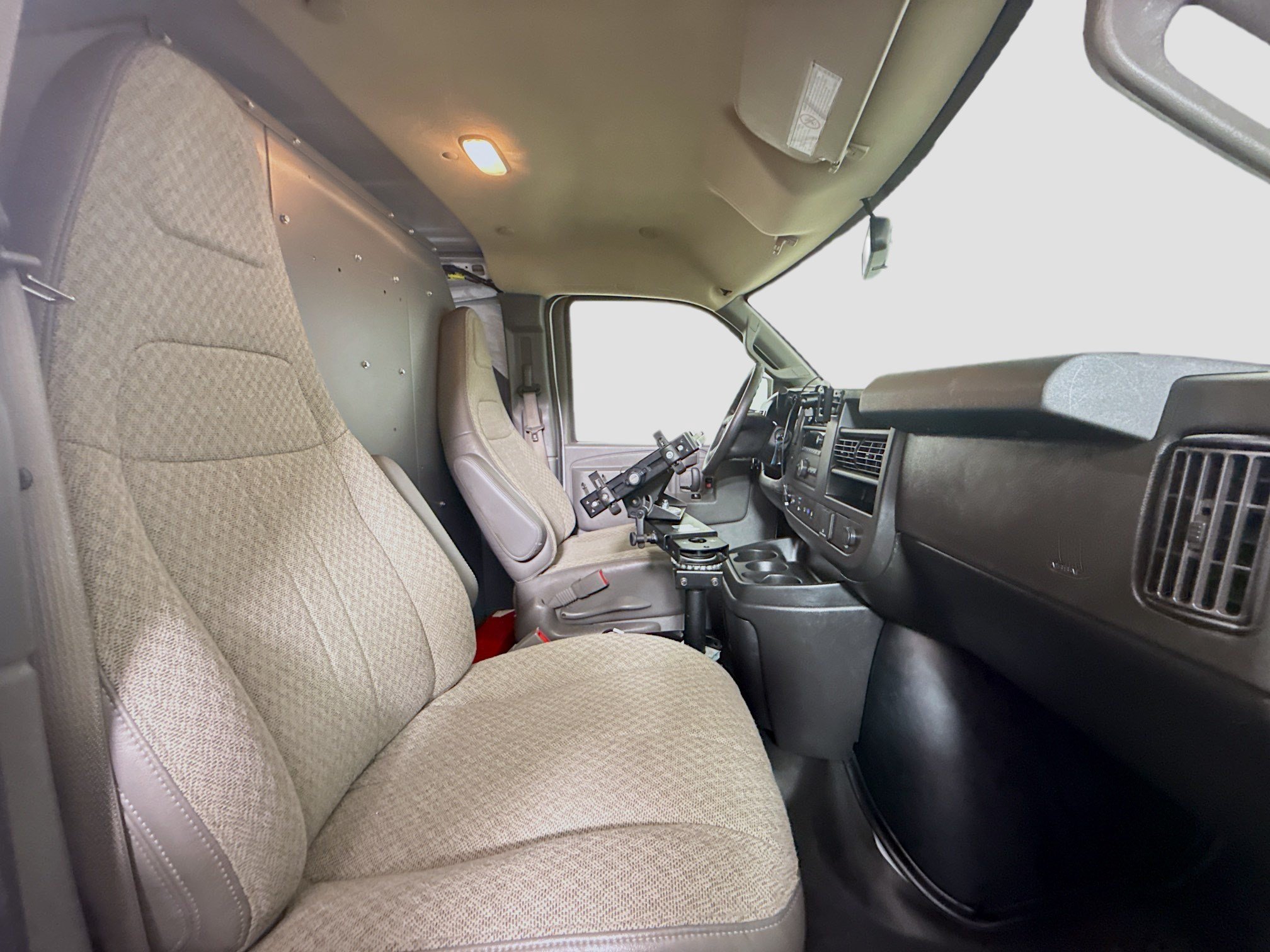 Used 2021 Chevrolet Express 2500 RWD image 24