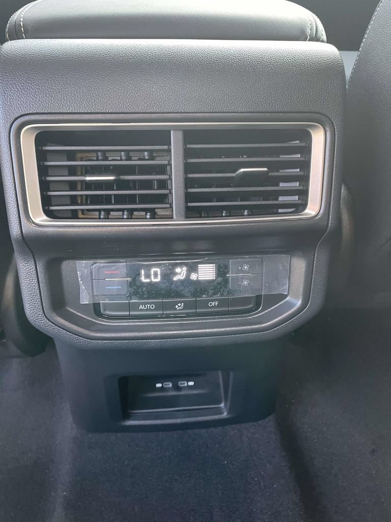 New 2026 Volkswagen Atlas SE FWD image 12