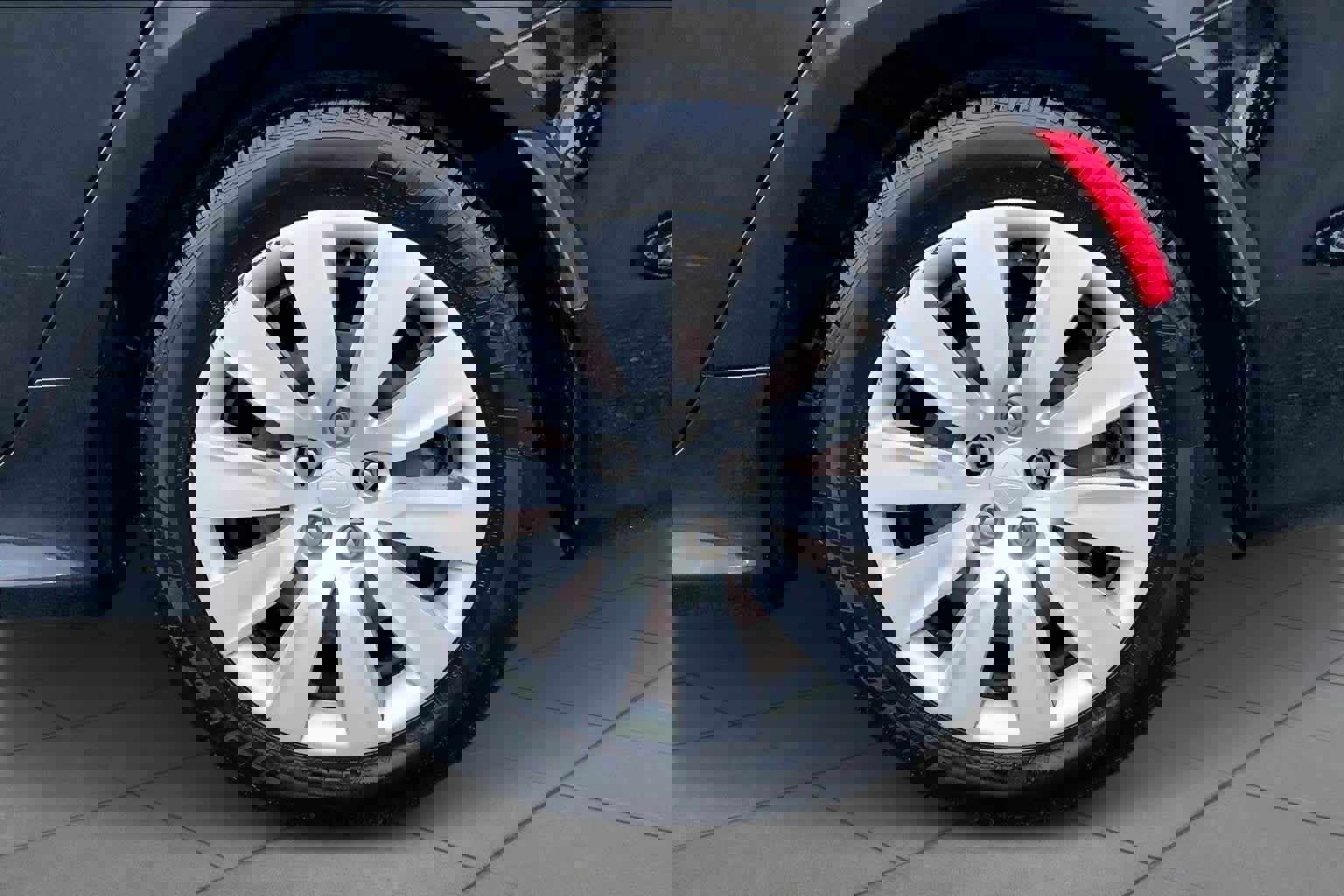 Used 2015 Chrysler 200 LX image 10