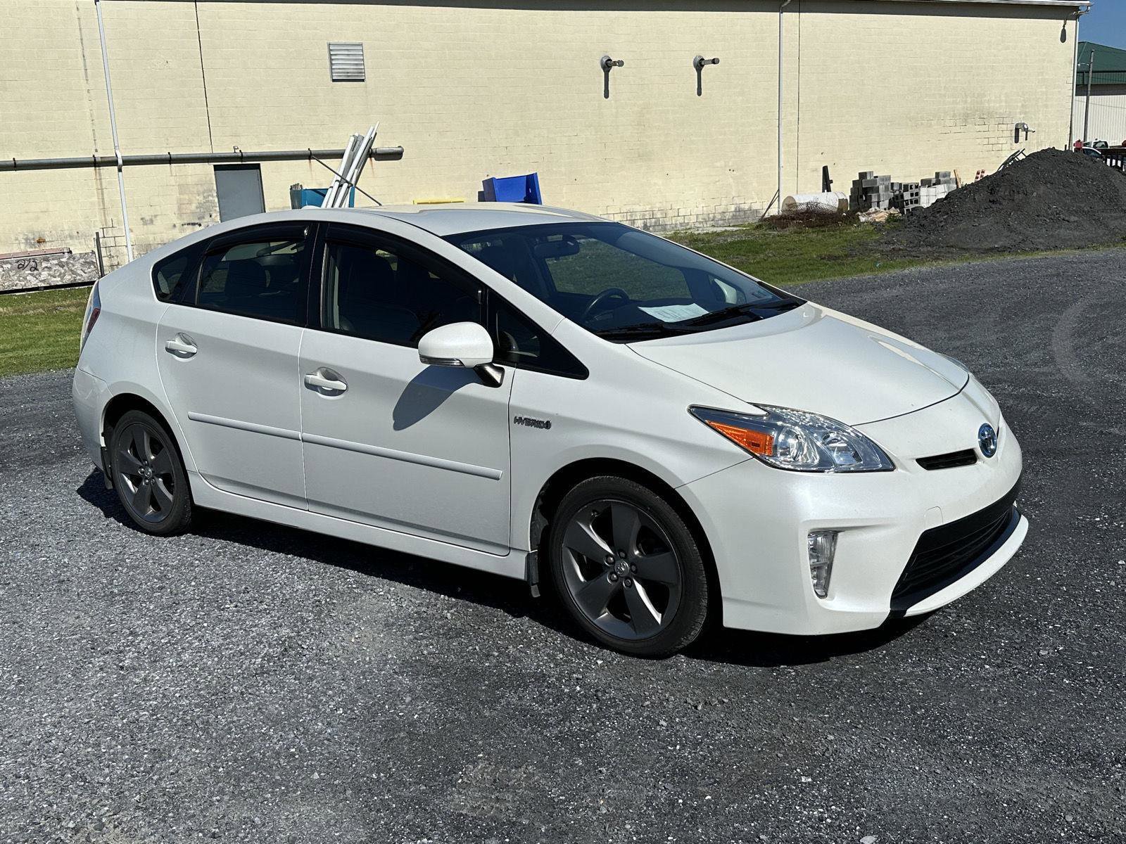 Used 2015 Toyota Prius Persona Series FWD image 2