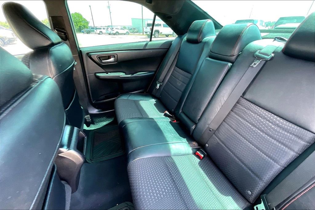 Used 2015 Toyota Camry SE FWD image 19