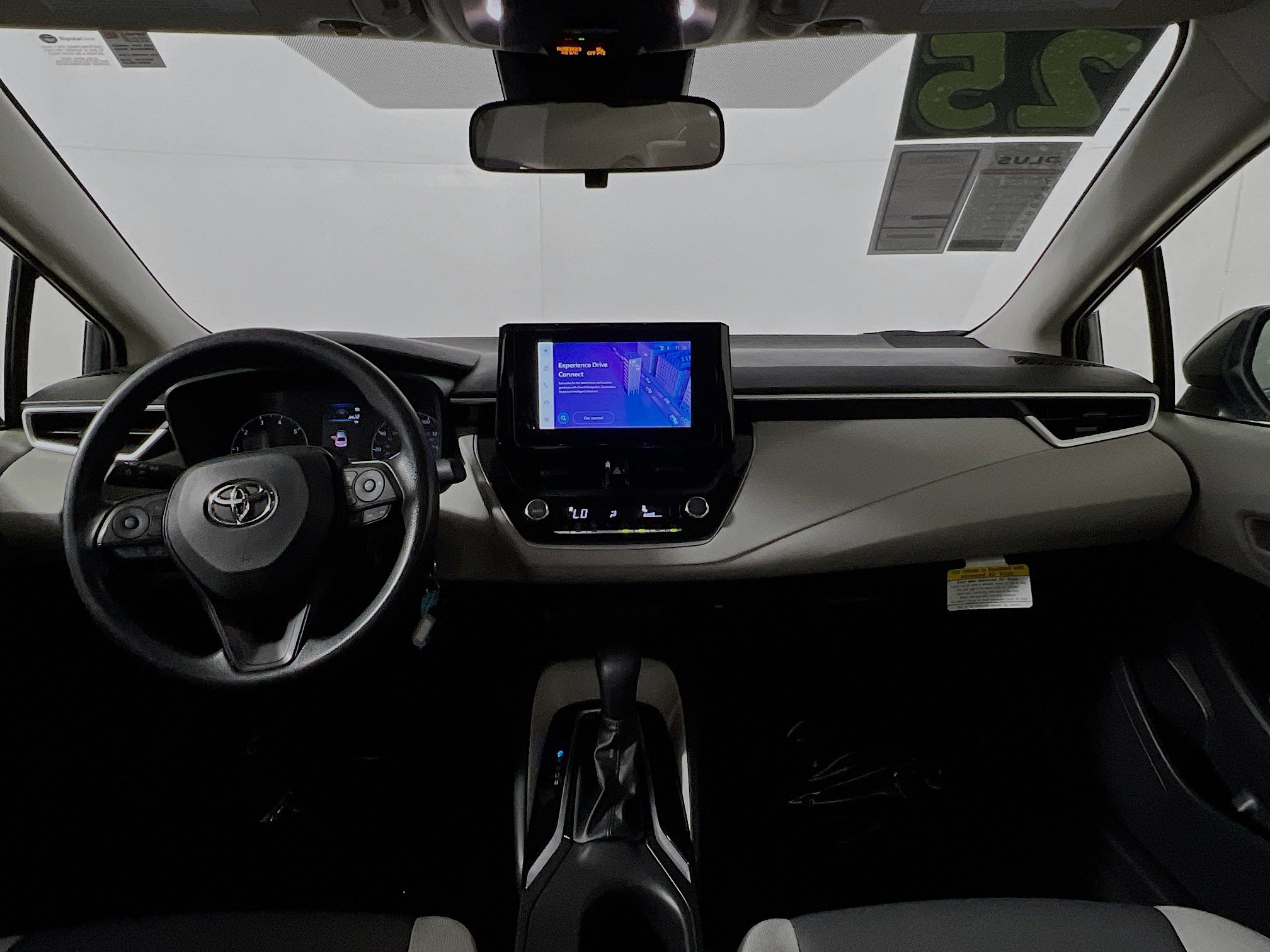 Used 2025 Toyota Corolla LE image 29