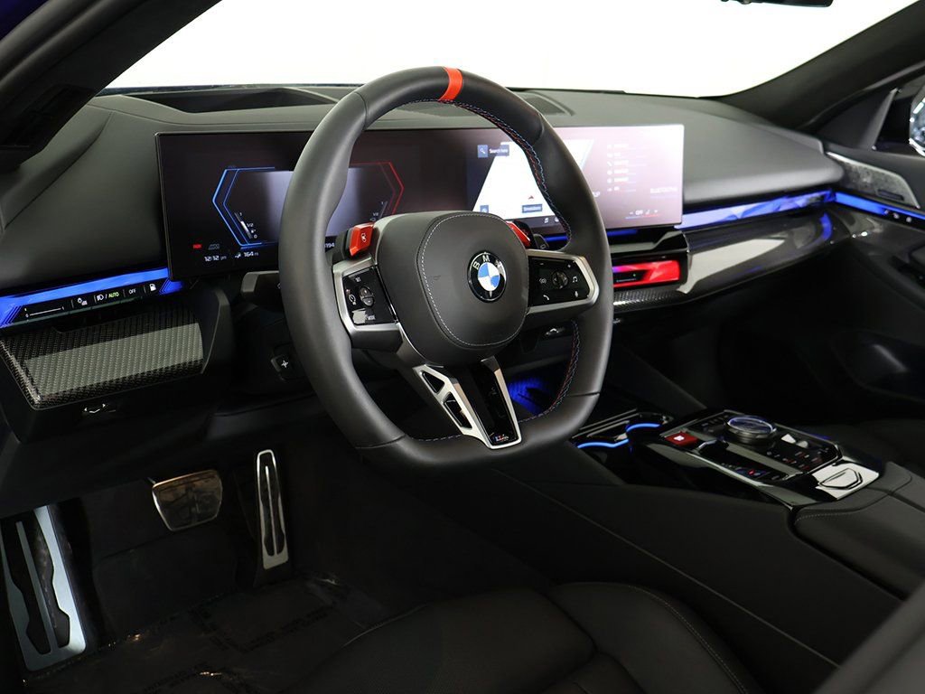 Used 2025 BMW M5 Touring image 32