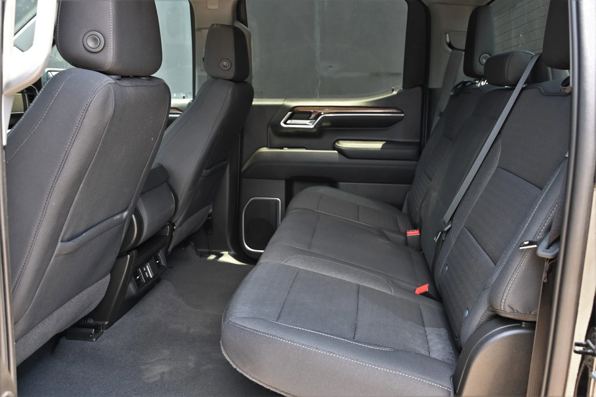 Used 2023 Chevrolet Silverado 1500 LT AWD/4WD image 15