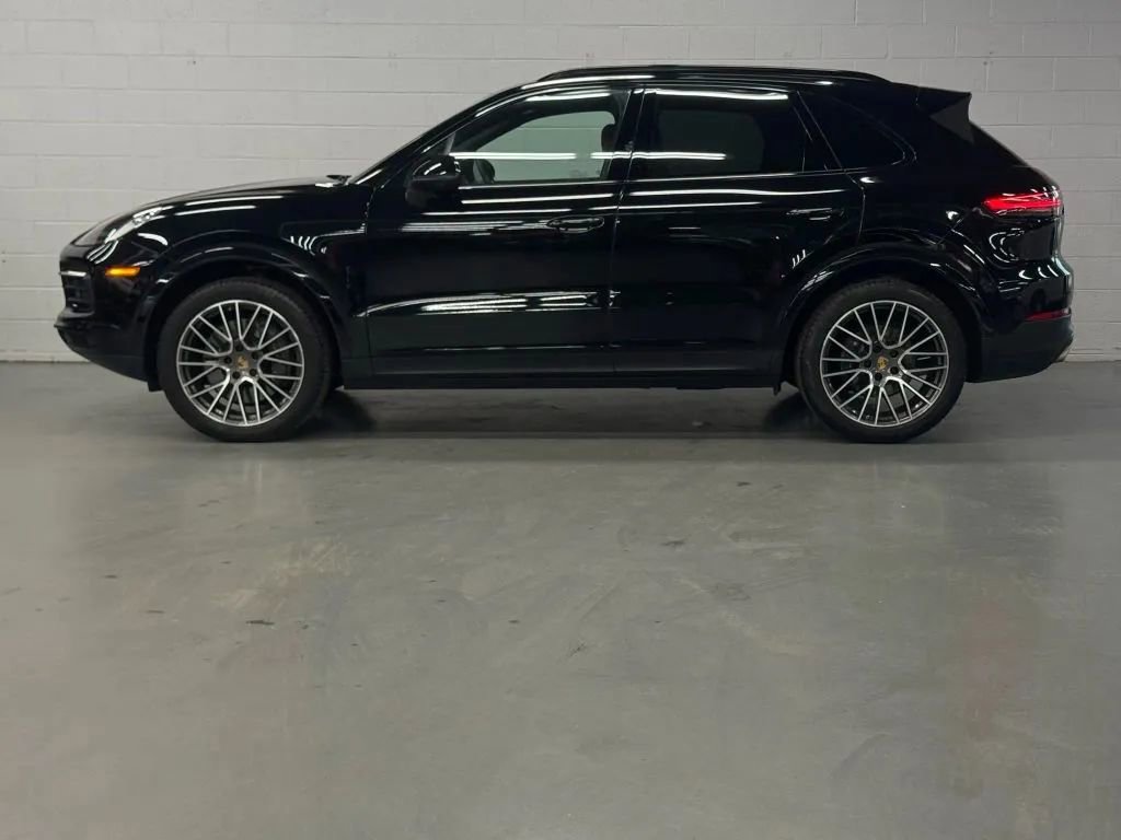 Used 2023 Porsche Cayenne w/ Premium Package image 2
