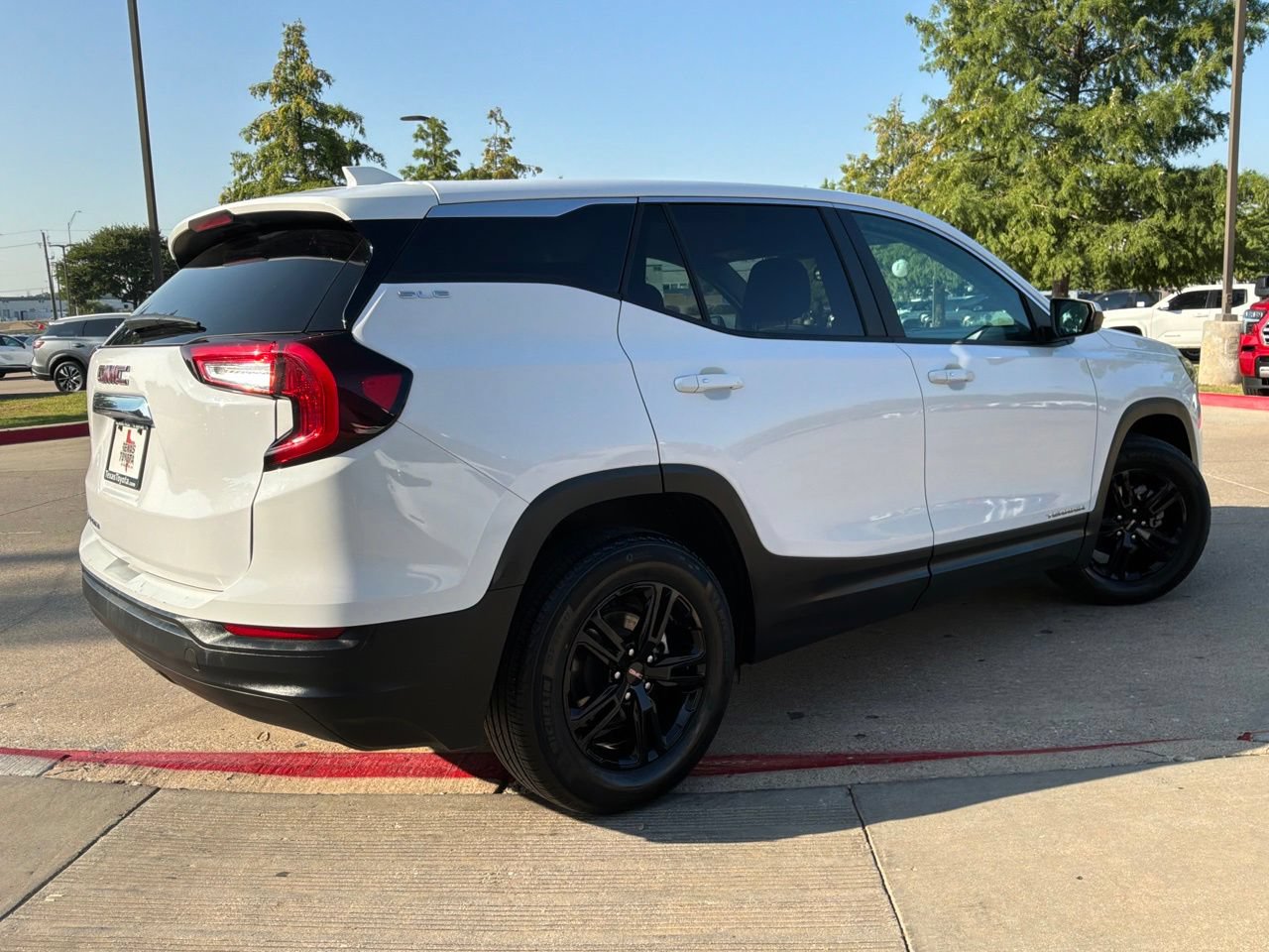 Used 2024 GMC Terrain SLE FWD image 6