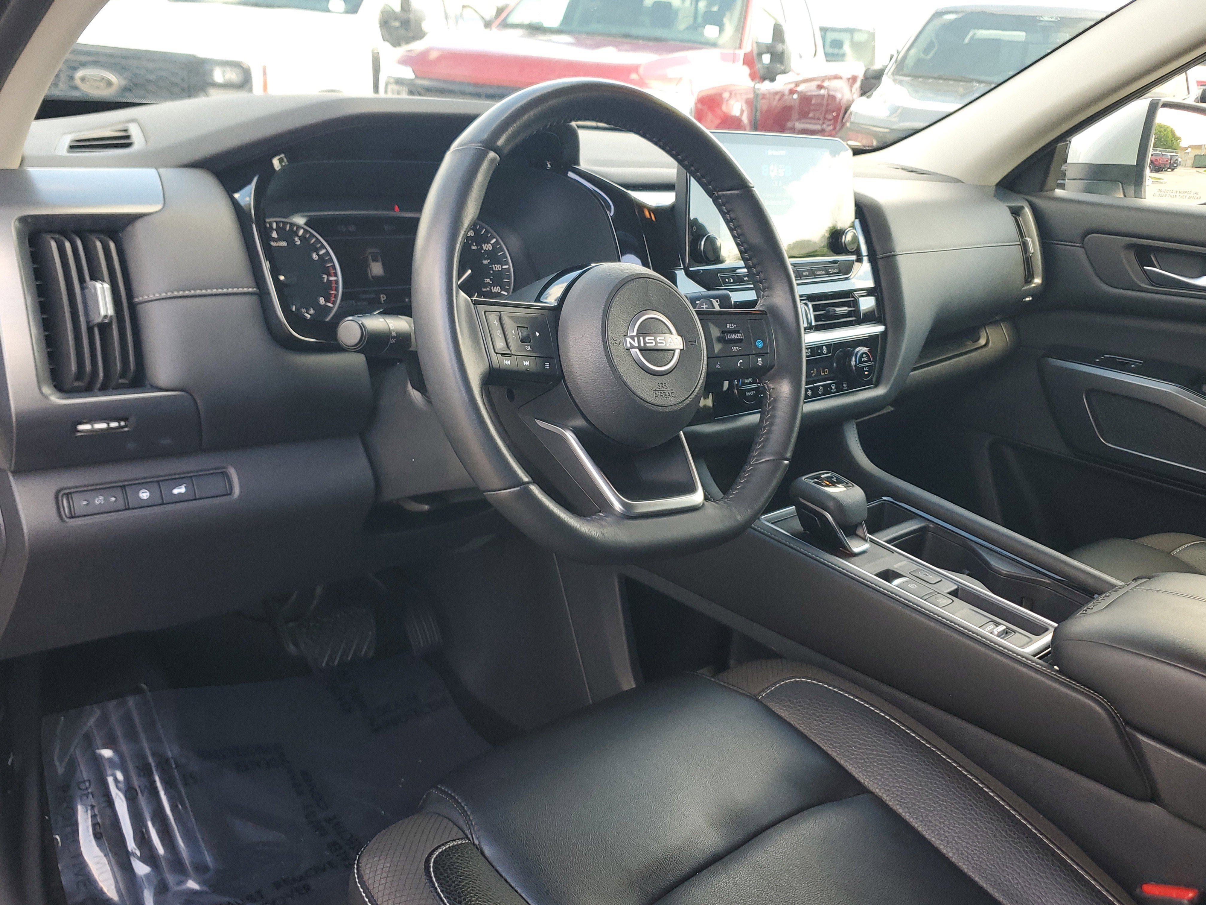 Used 2024 Nissan Pathfinder SL FWD image 9