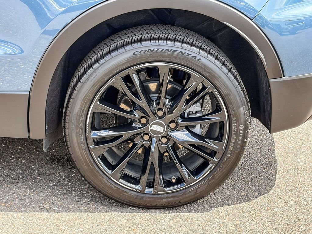 Used 2025 Cadillac XT4 Premium Luxury w/ Cold Weather Package AWD/4WD image 16